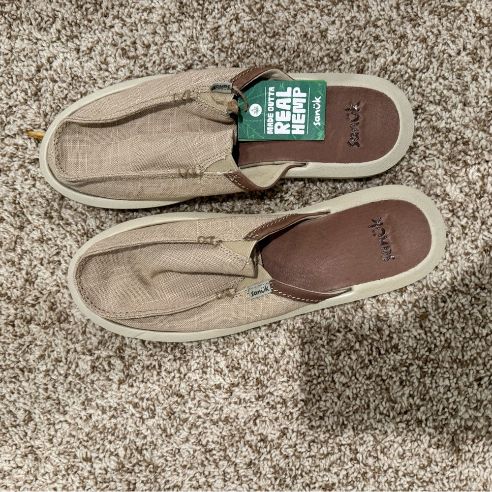 Sanuk slides